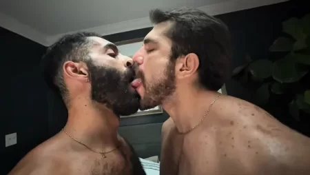 Jameson Taylor & Hugs Kandelas